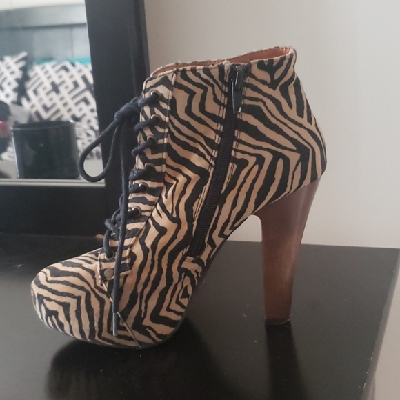 Zebra print heels - Picture 3 of 4